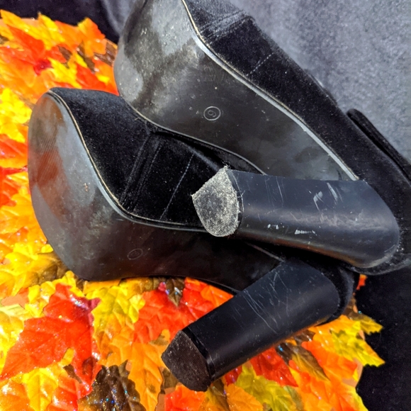 Black Velvet Platform Booties Size 9 Seriously Comfortable! - Picture 4 of 5